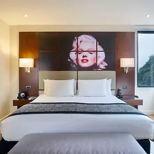 Celebrities Hotel
